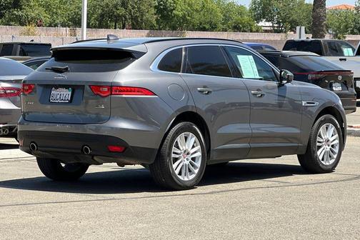 -Select- 2019 Jaguar F-PACE 30t Prestige