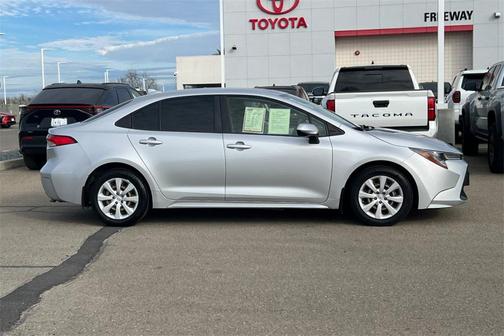 2022 Toyota Corolla LE