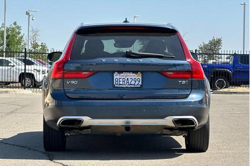 2018 Volvo V90 Cross Country T5