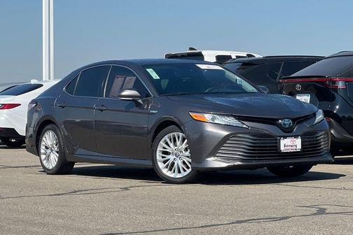 2020 Toyota Camry Hybrid XLE