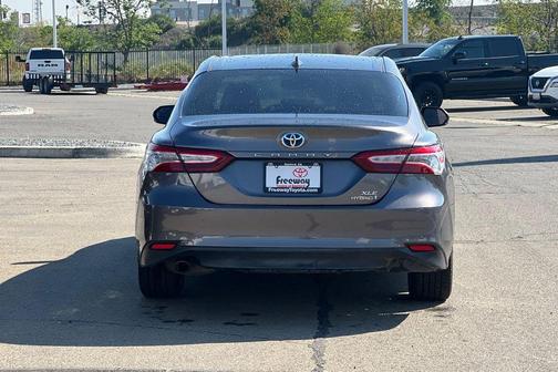 2020 Toyota Camry Hybrid XLE