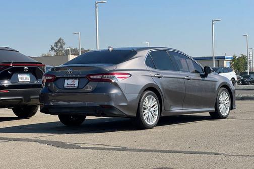 2020 Toyota Camry Hybrid XLE
