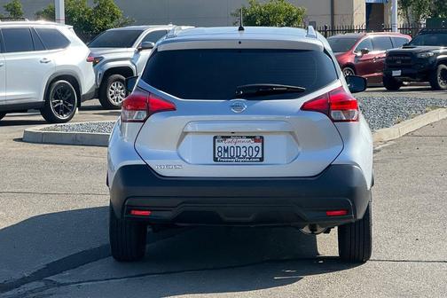 Brilliant Silver Metallic 2019 Nissan Kicks S