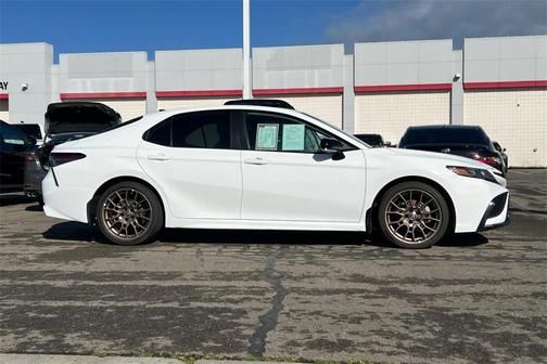 2024 Toyota Camry Hybrid SE