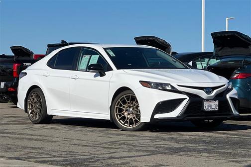 2024 Toyota Camry Hybrid SE