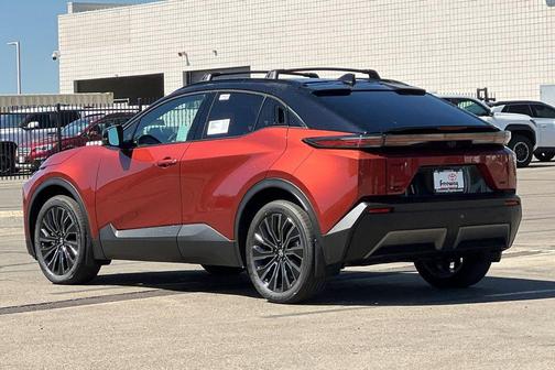 Tandoori w/Midnight Black Metallic Roof 2026 Toyota C-HR XSE