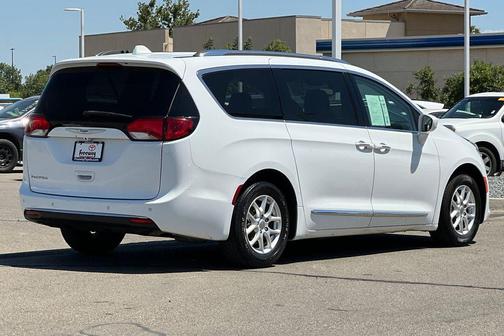 Bright White Clearcoat 2020 Chrysler Pacifica Touring L