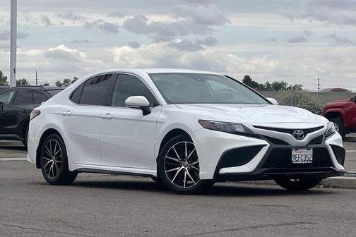 Ice Cap 2023 Toyota Camry SE