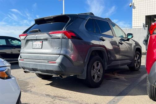 2022 Toyota RAV4 XLE