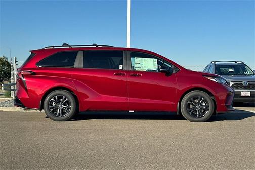 2025 Toyota Sienna XSE 7 Passenger