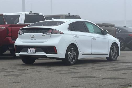 2021 Hyundai IONIQ Plug-In Hybrid SEL