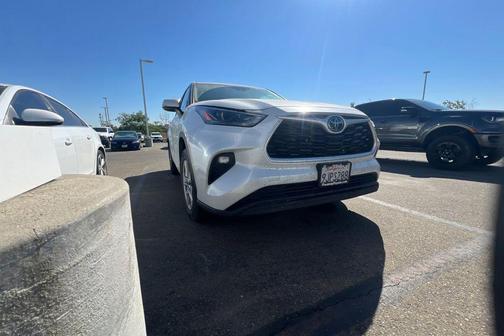 2023 Toyota Highlander LE