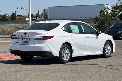 Ice Cap 2026 Toyota Camry LE
