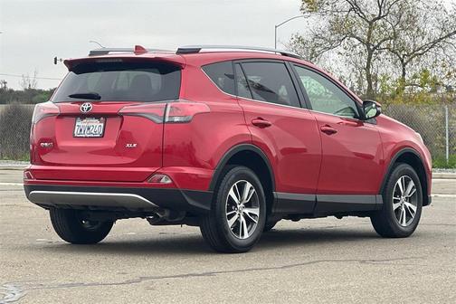 2017 Toyota RAV4 XLE