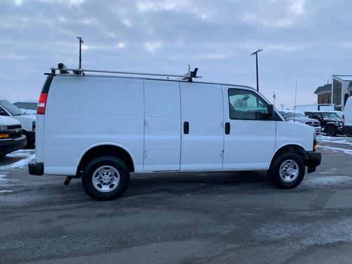 2022 Chevrolet Express 2500 RWD 2500 Regular Wheelbase WT