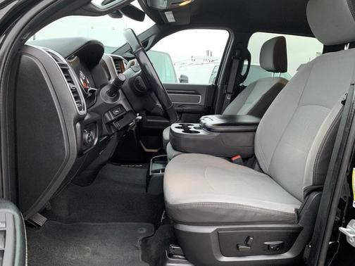 2022 RAM 2500 Big Horn Crew Cab 4x4 6'4' Box