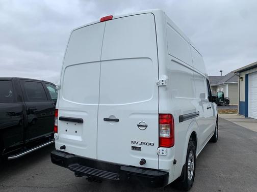 2016 Nissan NV Cargo NV3500 HD S V8