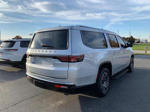 2023 Jeep Wagoneer L Series II 4x4
