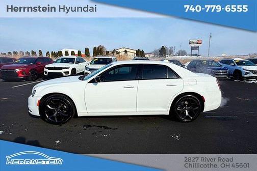 2021 Chrysler 300 Touring