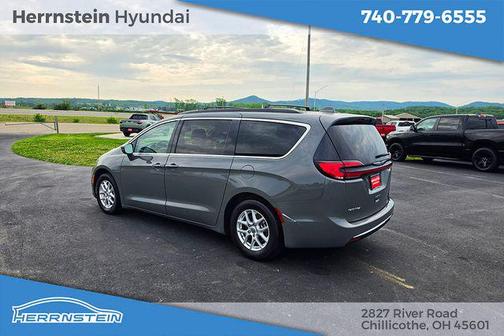 Ceramic Gray Clearcoat 2022 Chrysler Pacifica Touring L