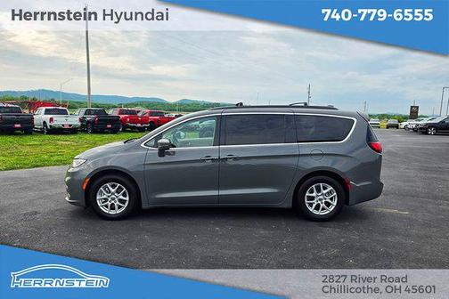Ceramic Gray Clearcoat 2022 Chrysler Pacifica Touring L