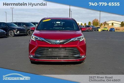 2025 Toyota Sienna Platinum