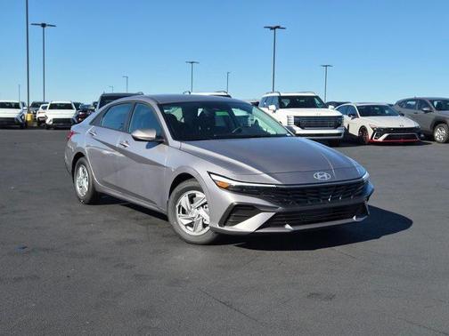 2026 Hyundai ELANTRA SE