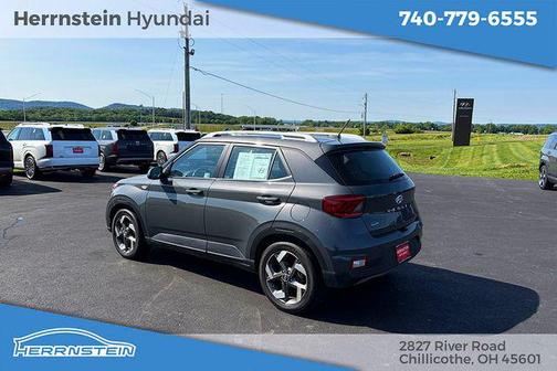 Ecotronic Gray 2024 Hyundai VENUE SEL
