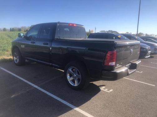 Brilliant Black Crystal Pearlcoat 2018 RAM 1500 Express