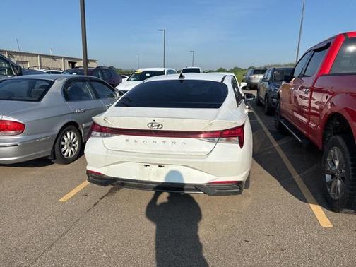 2021 Hyundai ELANTRA SEL