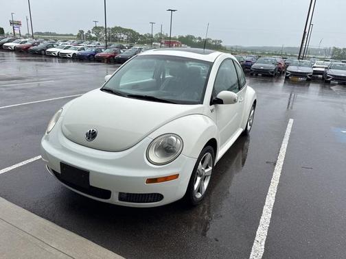2008 Volkswagen New Beetle Triple White