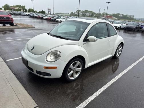 2008 Volkswagen New Beetle Triple White