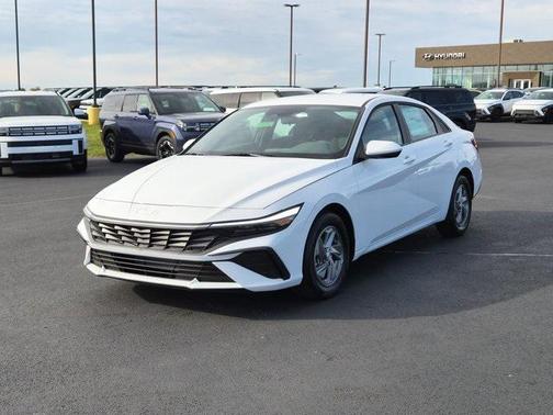 2025 Hyundai ELANTRA SE