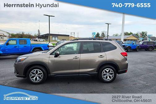 Brilliant Bronze Metallic 2024 Subaru Forester Premium