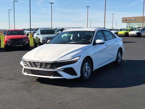 2026 Hyundai ELANTRA SE