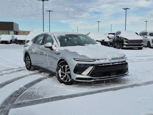 2026 Hyundai SONATA Hybrid Base