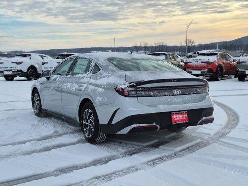 2026 Hyundai SONATA Hybrid Base