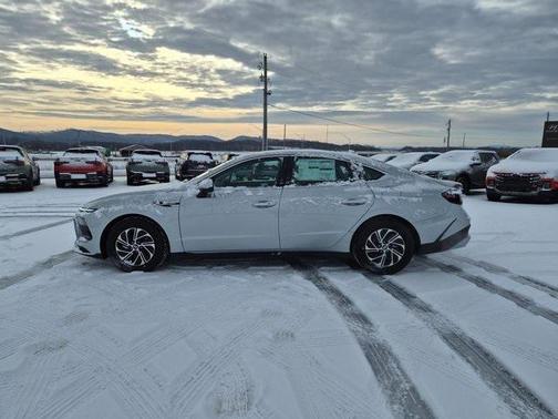 2026 Hyundai SONATA Hybrid Base