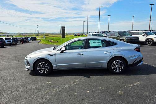 Aero Silver 2026 Hyundai SONATA Hybrid Base