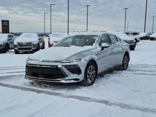 2026 Hyundai SONATA Hybrid Base