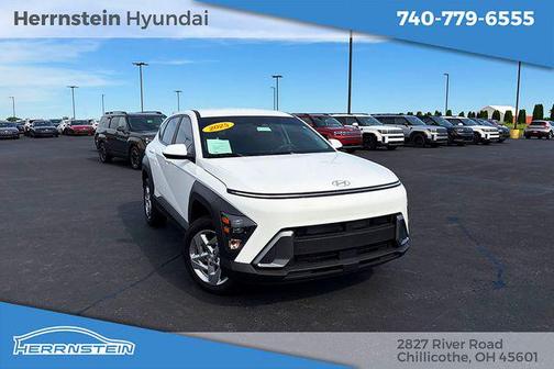 Atlas White 2025 Hyundai KONA SE