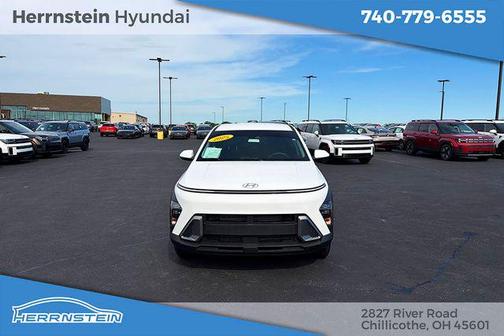 Atlas White 2025 Hyundai KONA SE
