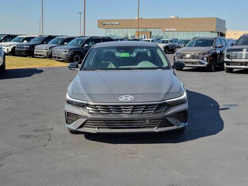 2025 Hyundai ELANTRA HEV SEL Sport