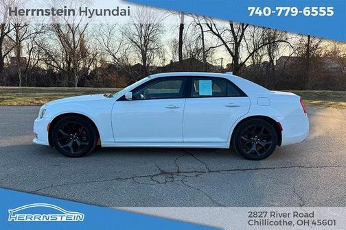 2022 Chrysler 300 Touring
