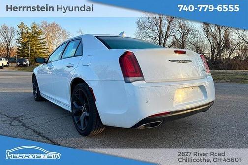 2022 Chrysler 300 Touring