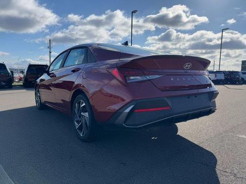 2025 Hyundai ELANTRA HEV SEL Sport