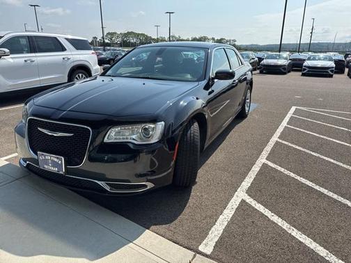 2018 Chrysler 300 Touring