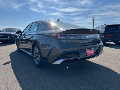 2025 Hyundai SONATA Hybrid SE