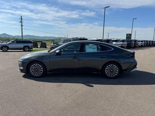 2025 Hyundai SONATA Hybrid SE