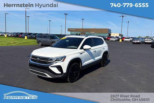 Pure White 2024 Volkswagen Taos 1.5T SEL
